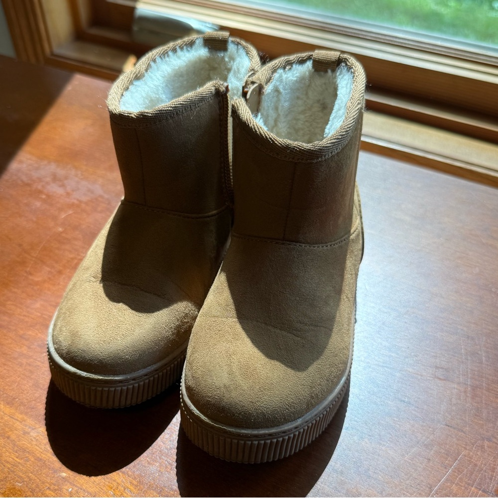 Cat and Jack faux suede/fur boots